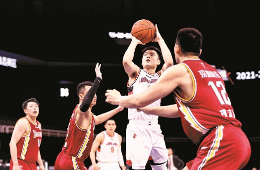 爱游戏中国体育关于广东宏远内部会议纪要流出——关键时刻防线松动；NBA常规赛使命明确；阵容厚度经受考验的信息