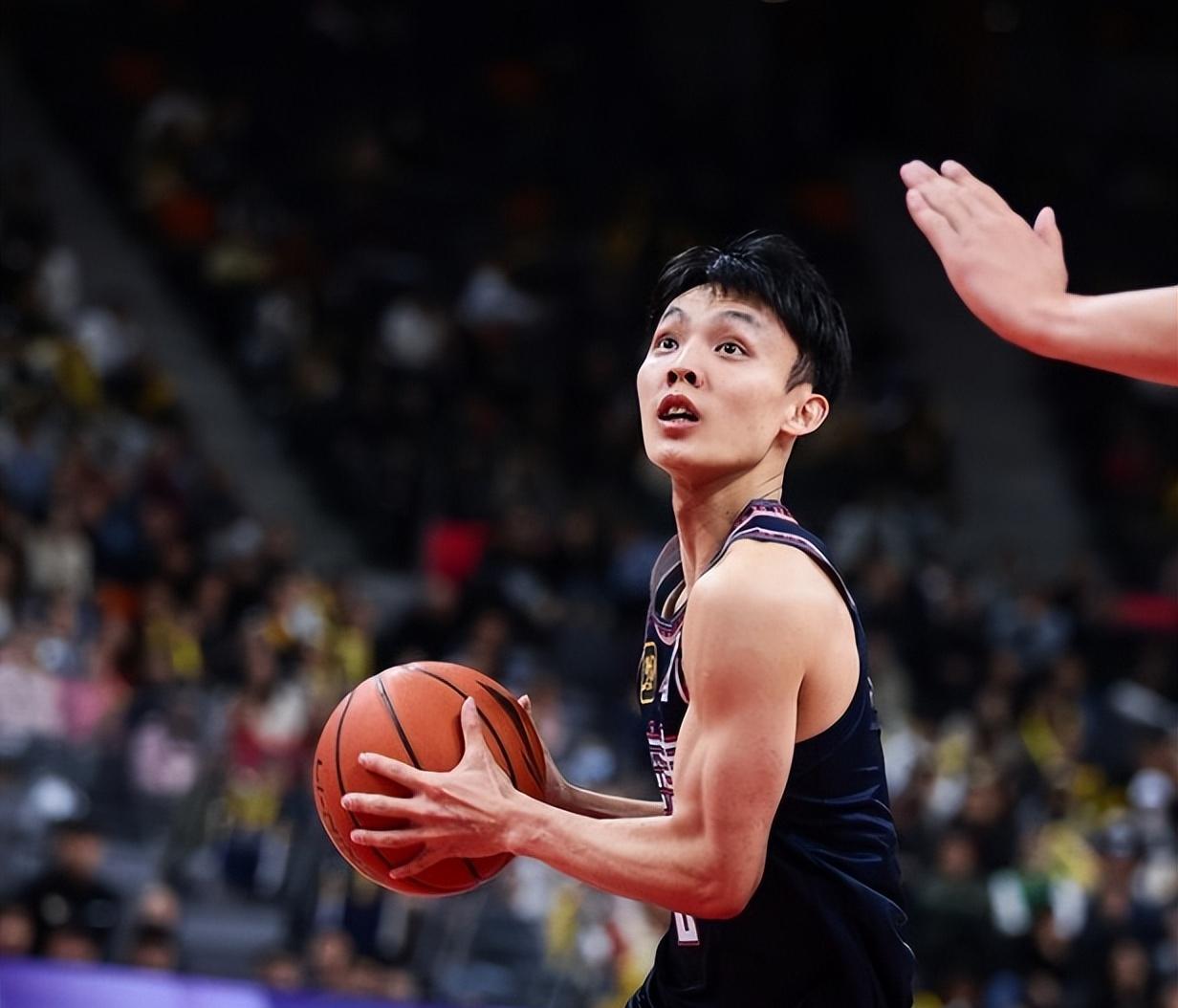 爱游戏app包含底特律活塞训练开放日；转会期遗憾出局引欢呼；CBA常规赛在即；数据趋势出现新变化的词条