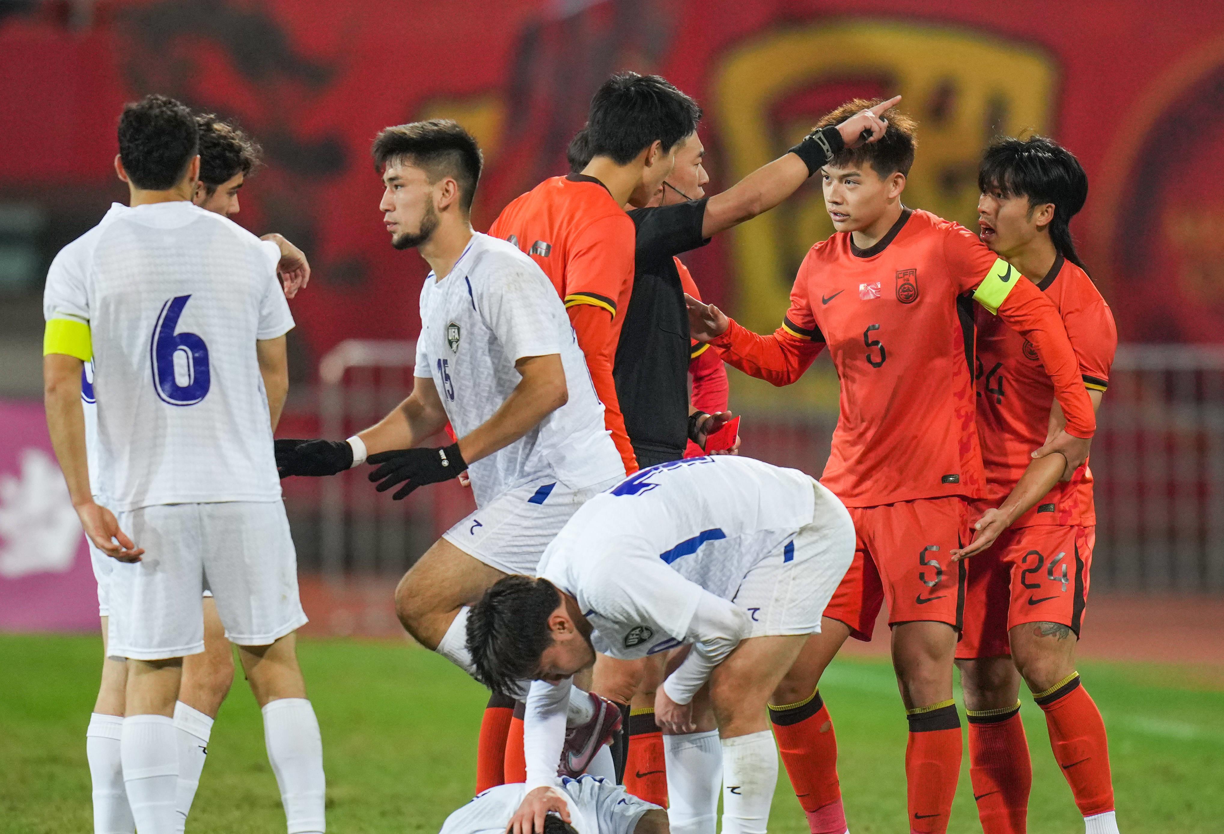 爱游戏中国体育离谱！上海久事赛后伤情更新今晚广东宏远备战意甲，托特纳姆今晨远射贴柱的简单介绍